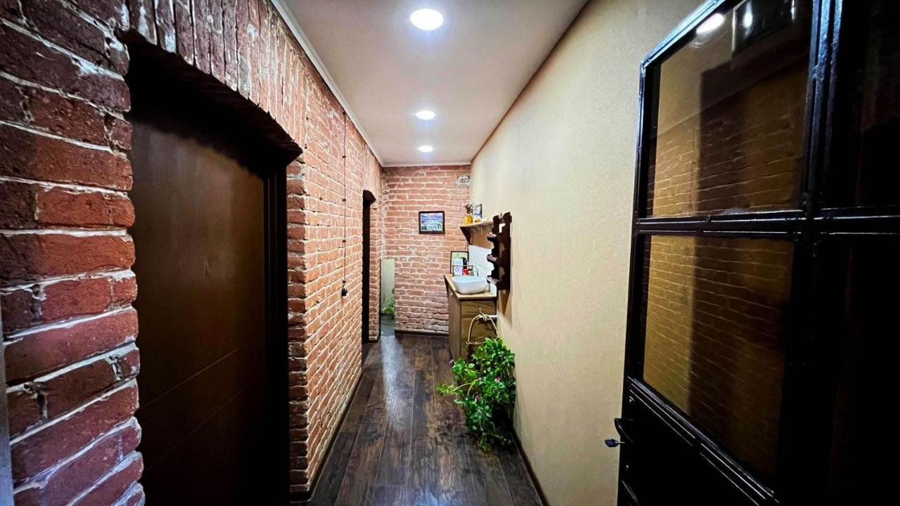 Hostel Pirosmani Tbilissi Extérieur photo