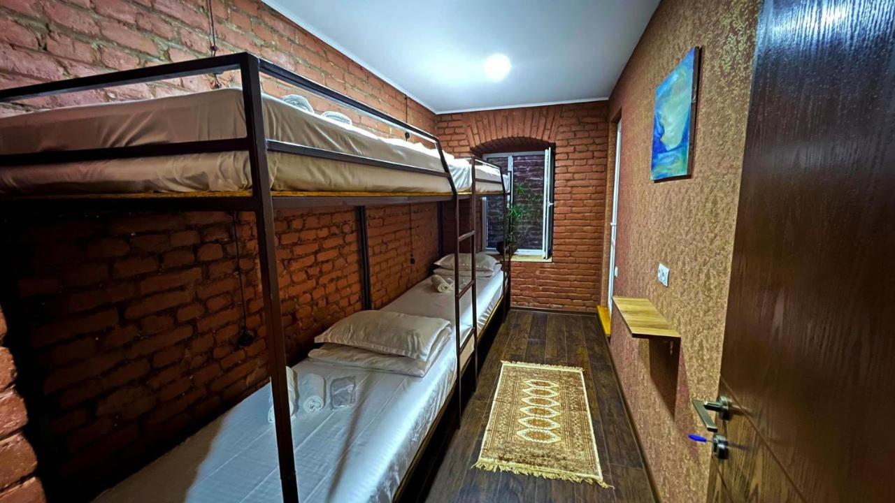 Hostel Pirosmani Tbilissi Extérieur photo
