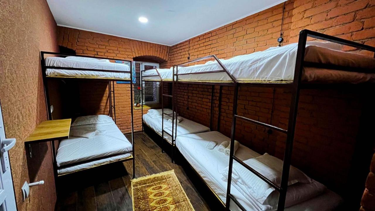 Hostel Pirosmani Tbilissi Extérieur photo
